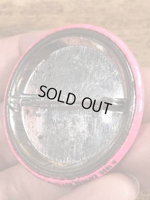 80年代頃のWho The Hell Invited You?のメッセージが書かれたヴィンテージの缶バッチ