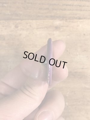 80年代頃のThe More I Drink The Better You Lookのメッセージが書かれたビンテージの缶バッジ