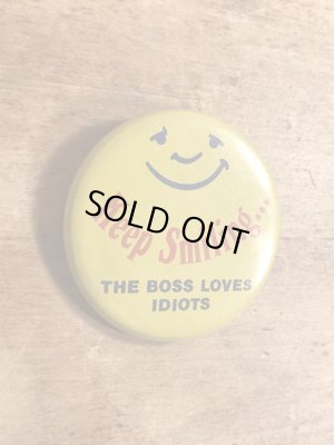 80年代頃のKeep Smiling...のメッセージが書かれたビンテージの缶バッジ