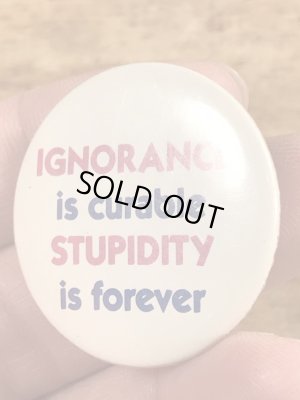 80'sのIgnorance Is Curable Stupidity Is Foreverのメッセージが書かれたビンテージの缶バッジ
