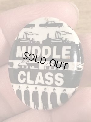 80'sのMiddle Classのメッセージが書かれたヴィンテージの缶バッチ