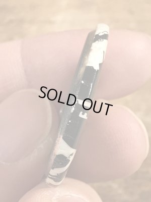 80'sのMiddle Classのメッセージが書かれたヴィンテージの缶バッチ