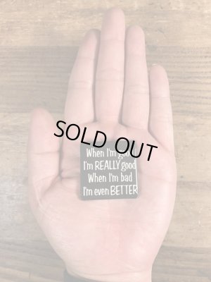 80年代頃のWhen I'm Good I'm Really Good...のメッセージが書かれたヴィンテージの缶バッチ