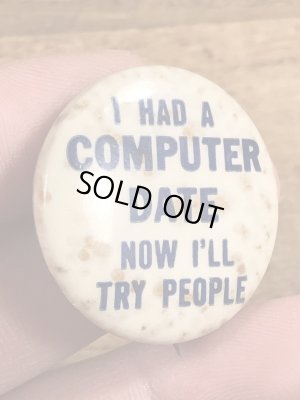 60~70年代頃のI Had A Computer Date Now I'll Try Peopleのメッセージが書かれたビンテージの缶バッジ