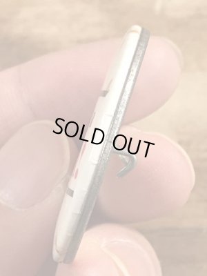 80年代頃のBirthdays Are A Bitch!のメッセージが書かれたビンテージの缶バッジ