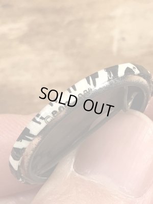 80'sのMiddle Classのメッセージが書かれたヴィンテージの缶バッチ