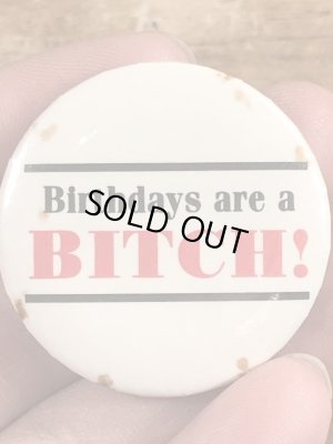 80年代頃のBirthdays Are A Bitch!のメッセージが書かれたビンテージの缶バッジ