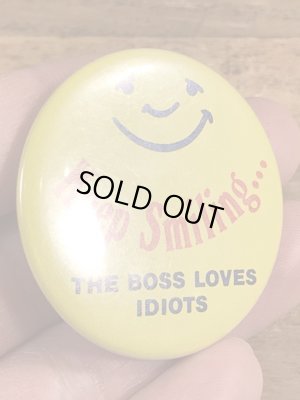 80年代頃のKeep Smiling...のメッセージが書かれたビンテージの缶バッジ