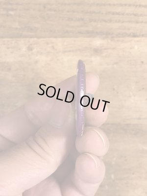 80年代頃のThe More I Drink The Better You Lookのメッセージが書かれたビンテージの缶バッジ