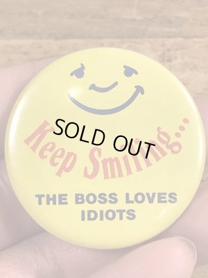 80年代頃のKeep Smiling...のメッセージが書かれたビンテージの缶バッジ