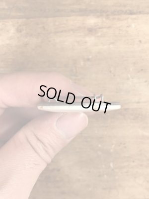 80'sのBirthdays Are A Bitch!のメッセージが書かれたヴィンテージの缶バッチ