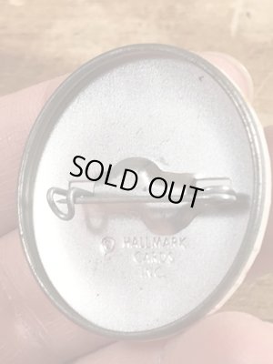 80年代頃のBirthdays Are A Bitch!のメッセージが書かれたビンテージの缶バッジ