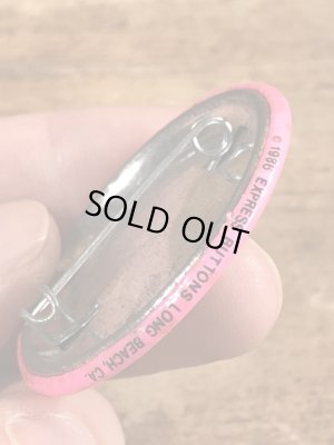 80'sのWho The Hell Invited You?のメッセージが書かれたビンテージの缶バッジ