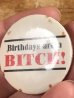80'sのBirthdays Are A Bitch!のメッセージが書かれたヴィンテージの缶バッチ
