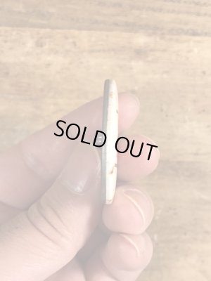 80年代頃のBirthdays Are A Bitch!のメッセージが書かれたビンテージの缶バッジ