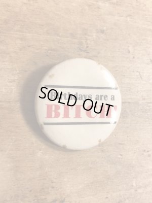 80年代頃のBirthdays Are A Bitch!のメッセージが書かれたビンテージの缶バッジ