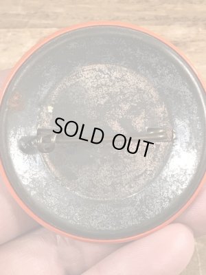 70'sのメッセージが書かれたビンテージの缶バッジ