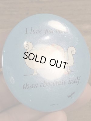 80年代頃のサンドラボイントンのイラストが描かれたビンテージの缶バッジ