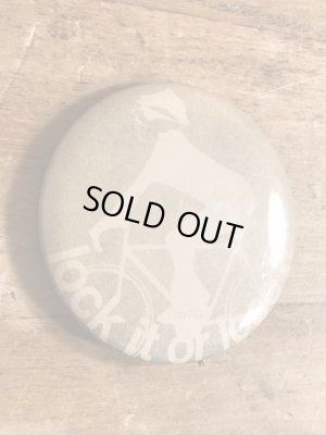 70年代頃のメッセージが書かれたビンテージの缶バッジ