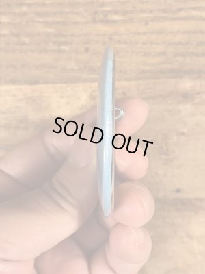 80年代頃のサンドラボイントンのイラストが描かれたビンテージの缶バッジ