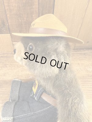 ビンテージのスモーキーベアのぬいぐるみ