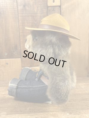 スモーキーベアのヴィンテージのぬいぐるみ