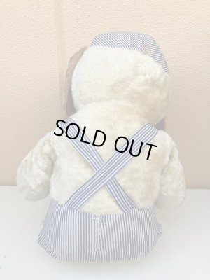 70年代のオーバーオールを着たヴィンテージのイヌの大きい縫いぐるみ