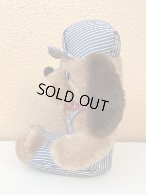 ヒッコリーストライプの服を着た70年代のビンテージの犬のぬいぐるみ