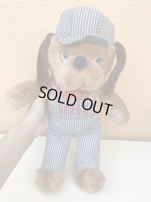 ヒッコリーストライプの服を着た70年代のビンテージの犬のぬいぐるみ