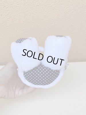 ドット柄のかわいいしろくまのぬいぐるみ