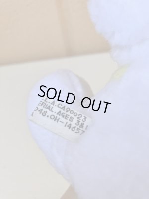 ドット柄のかわいいしろくまのぬいぐるみ