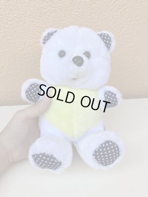 ドット柄のかわいいしろくまのぬいぐるみ