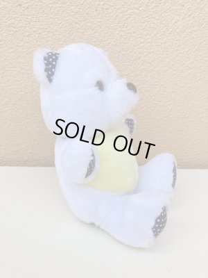 ドット柄のかわいいしろくまのぬいぐるみ