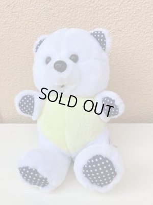 ドット柄のかわいいしろくまのぬいぐるみ