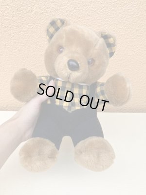 ギンガムチェックの服を着たビンテージのテディベア