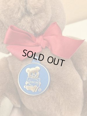 赤いリボンがかわいいビンテージのテディベア