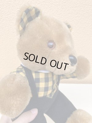 ギンガムチェックの服を着たビンテージのテディベア