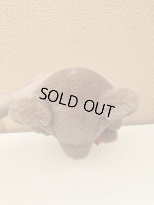 赤いリボンがかわいいビンテージのテディベア