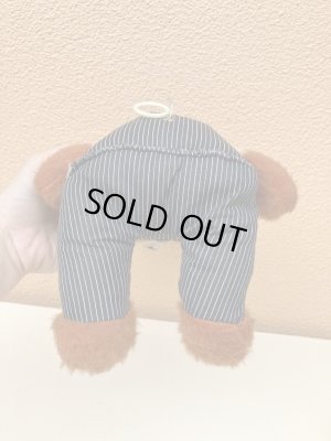 スーツを着た70年代のトーキングテディベア