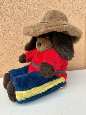 70〜80年代のRCMP マウンティー イヌのぬいぐるみ