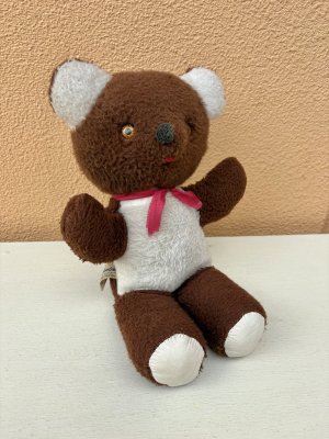 古いビンテージのテディベアのぬいぐるみ