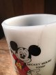 画像2: Mickey Mouse Today Fire King Mug　ビンテージ ディズニー ミッキーマウス ファイヤーキング 9オンス マグカップ ミルクガラス キッチンウェア アメリカ雑貨 ヴィンテージ 80年代 (2)