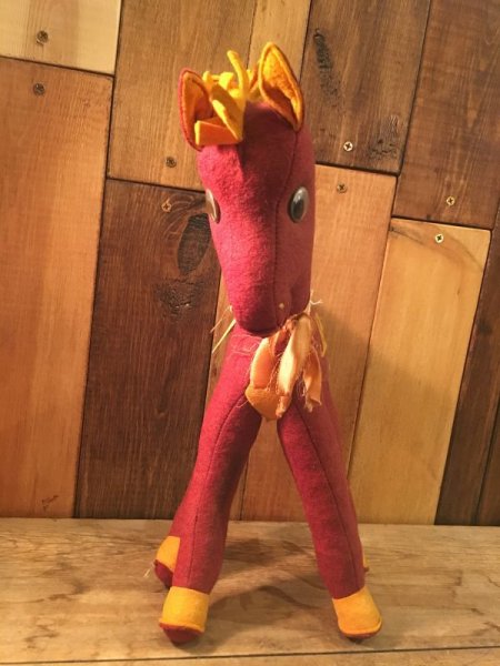 大学のマスコットキャラクター、ビンテージカレッジドール