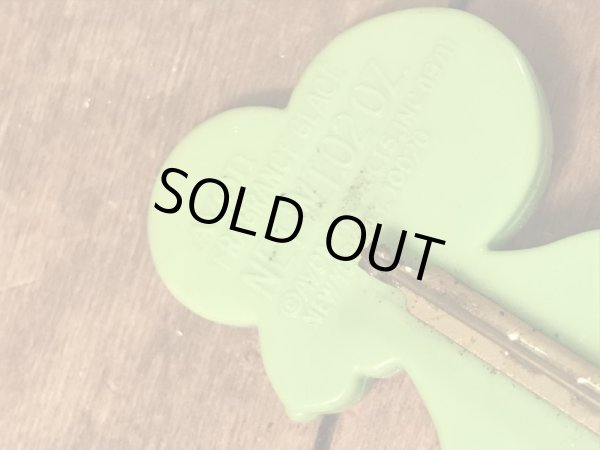 70年代ＡＶＯＮ（エイボン）社から発売された練り香水入りのネズミデザインのバッジ