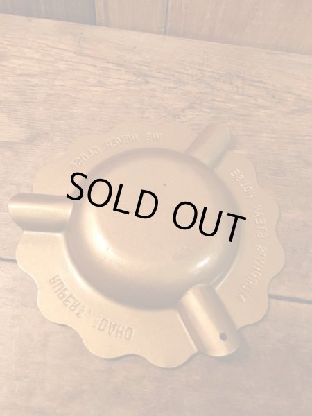 40年代頃の企業で使用されていたメタル製のビンテージ灰皿