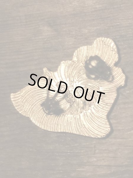 メタル製のスヌーピーのヴィンテージピンバッジ