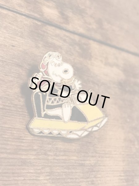 メタル製のスヌーピーのヴィンテージピンバッジ