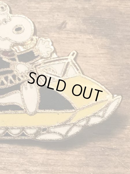 メタル製のスヌーピーのヴィンテージピンバッジ