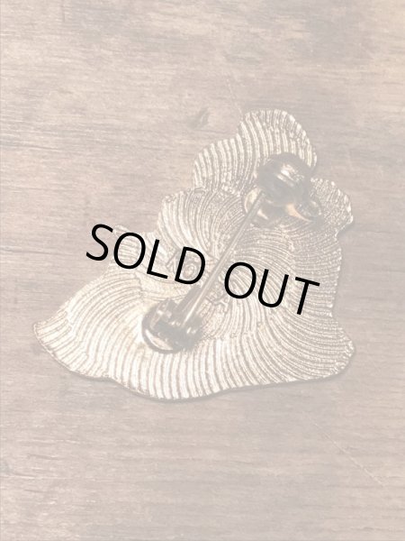 メタル製のスヌーピーのヴィンテージピンバッジ