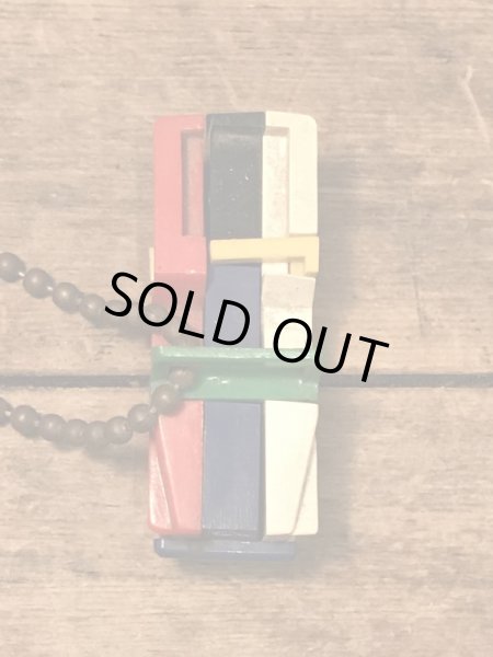 50年代頃の車モチーフのヴィンテージパズルキーチェーン